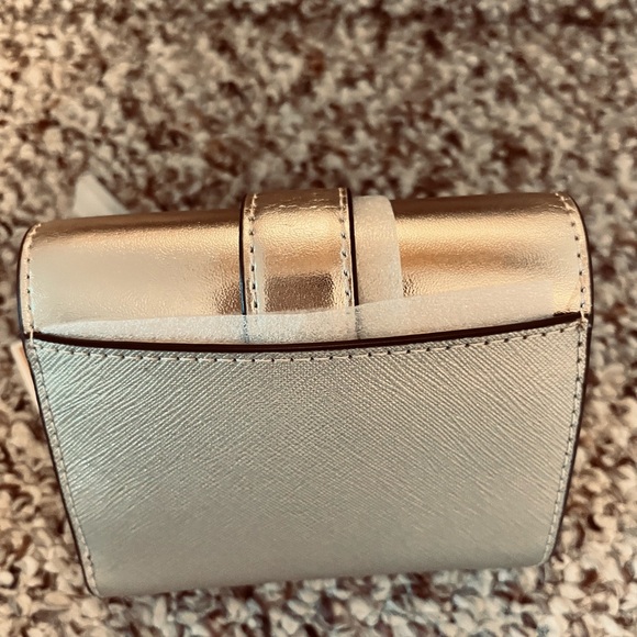 Michael Kors Carmen Medium Bifold Wallet - Picture 1 of 5